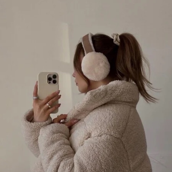 Emu Angahook Earmuffs - Picture 1 of 6